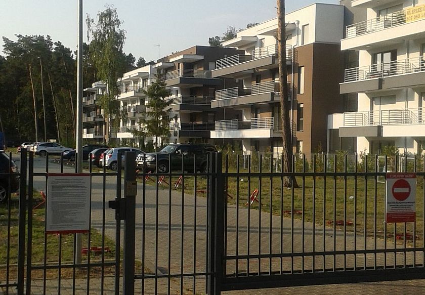 widok z bramy gł&oacute;wnej