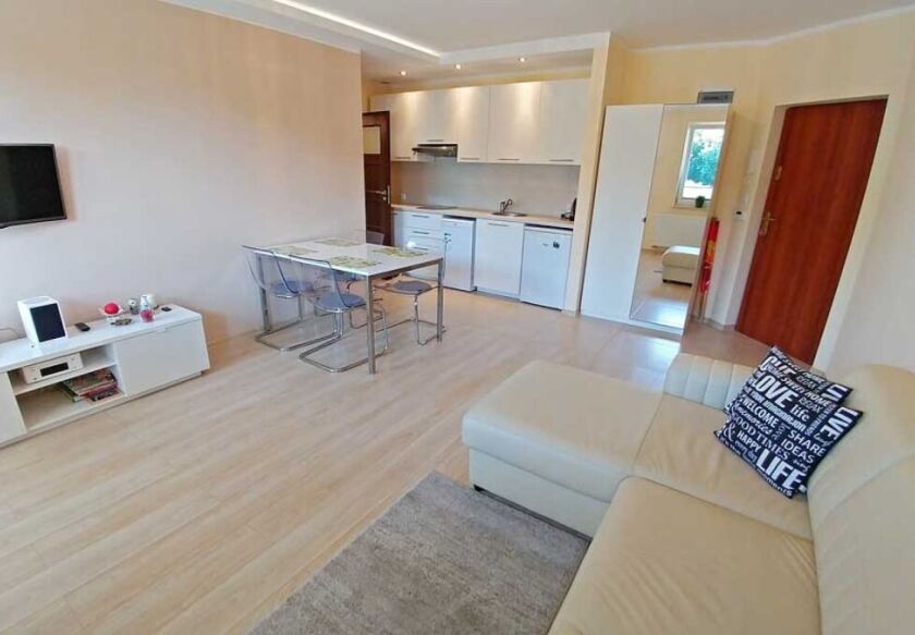 Komfortowy apartament z ogr&oacute;dkiem 3