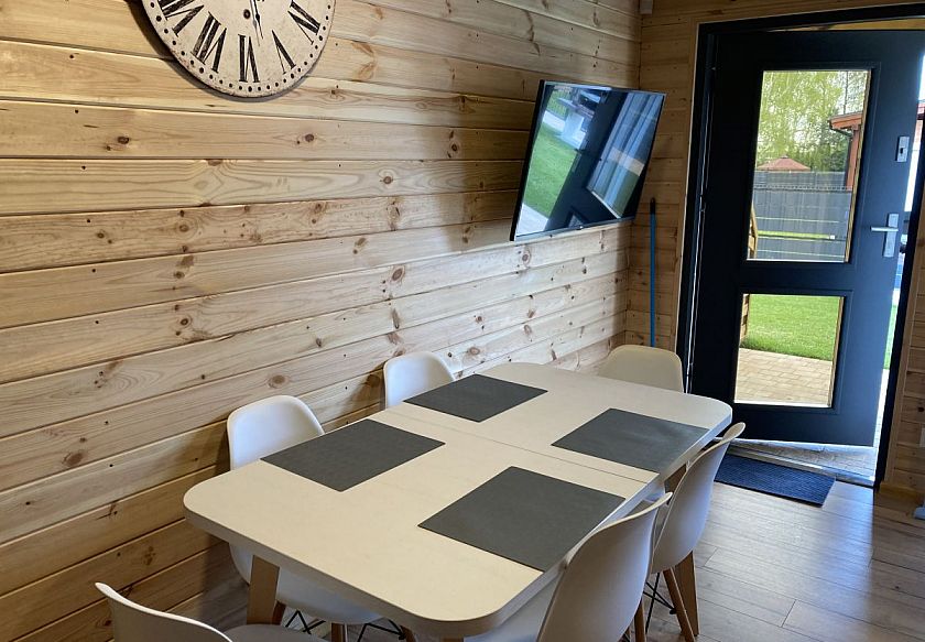 Luksusowe dwupoziomowe apartamenty i duże drewniane domki 19