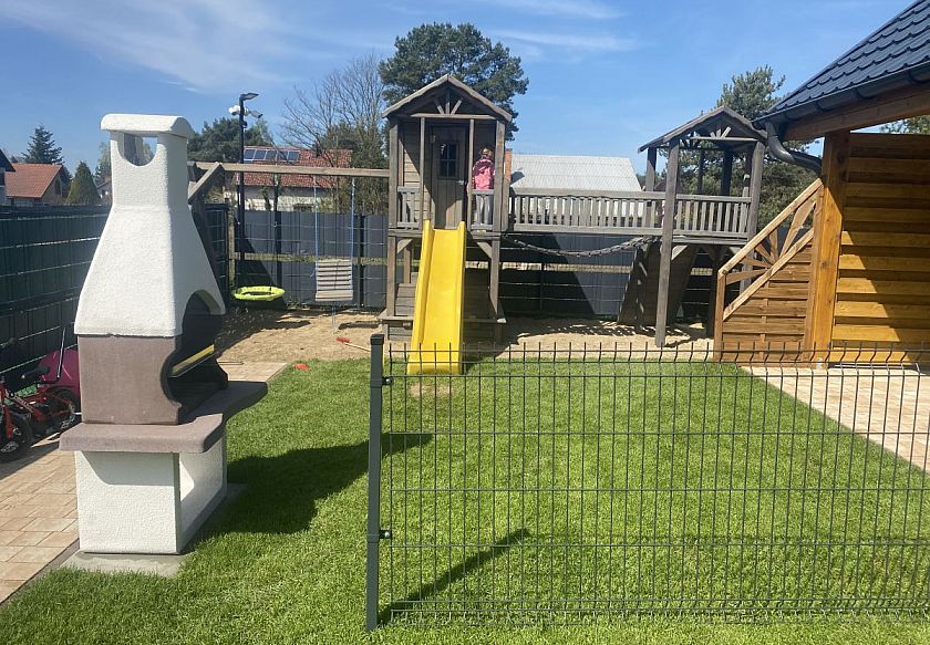 Luksusowe dwupoziomowe apartamenty i duże drewniane domki 7