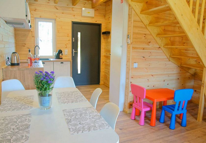 Luksusowe dwupoziomowe apartamenty i duże drewniane domki 20