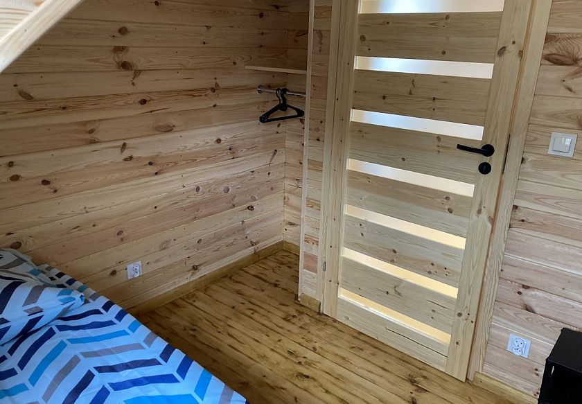 Luksusowe dwupoziomowe apartamenty i duże drewniane domki 30