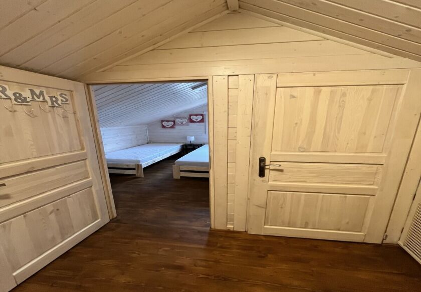 Luksusowe dwupoziomowe apartamenty i duże drewniane domki 40