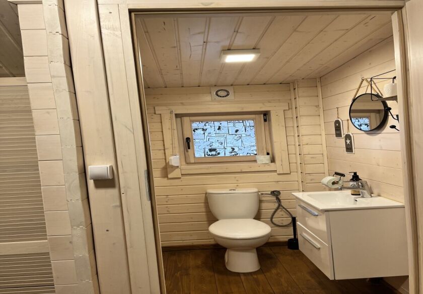 Luksusowe dwupoziomowe apartamenty i duże drewniane domki 50