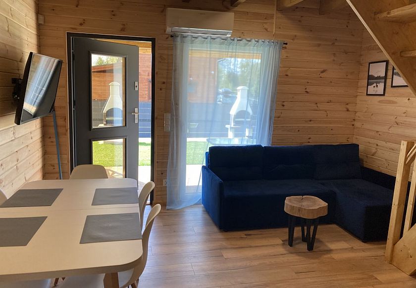 Luksusowe dwupoziomowe apartamenty i duże drewniane domki 17