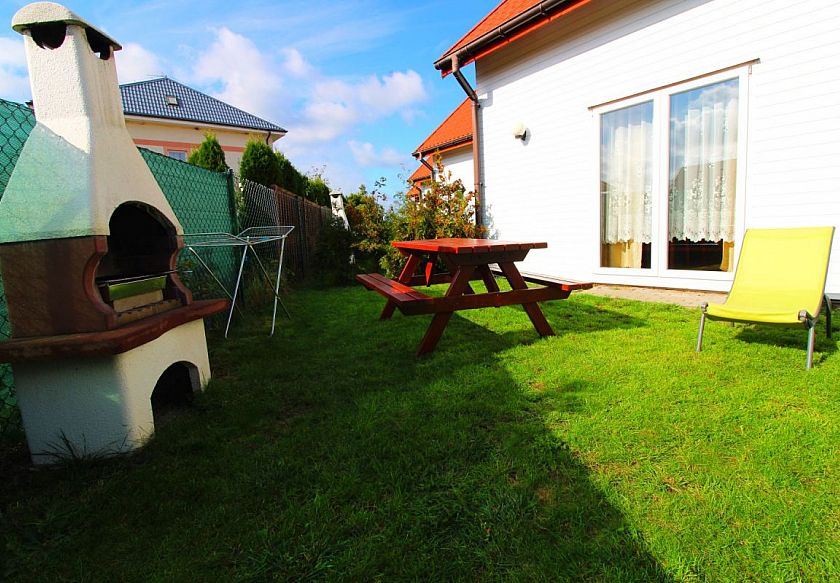 prywatny ogr&oacute;dek przy domku