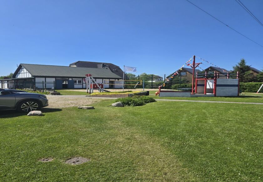 Plac wok&oacute;ł świetlicy