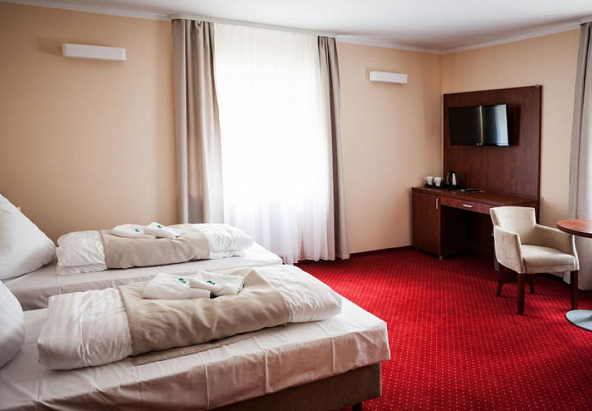 Ośrodek Szkoleniowo- Wypoczynkowy BAŻYNA 12