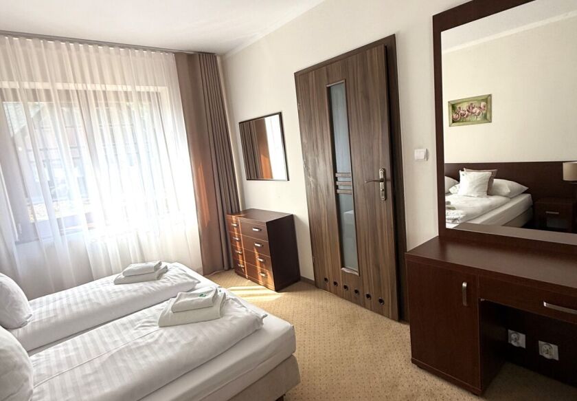 Ośrodek Szkoleniowo- Wypoczynkowy BAŻYNA 23