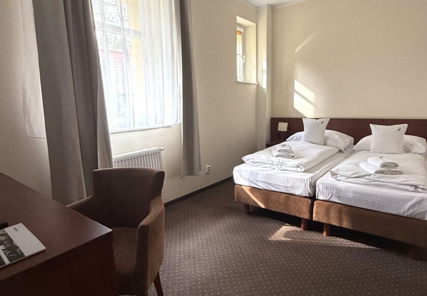 Ośrodek Szkoleniowo- Wypoczynkowy BAŻYNA 25