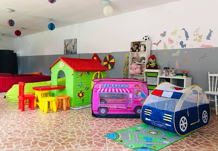 Kolorowy pokój zabaw dla dzieci
