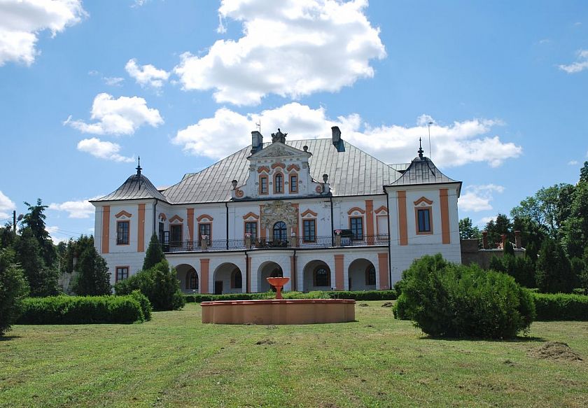 Pałac w Czyżowie Szlacheckim - noclegi Czyżów Szlachecki
