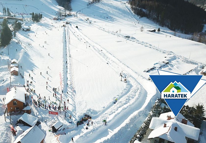 Zjazd z traz narciarskich pod dom Haratek