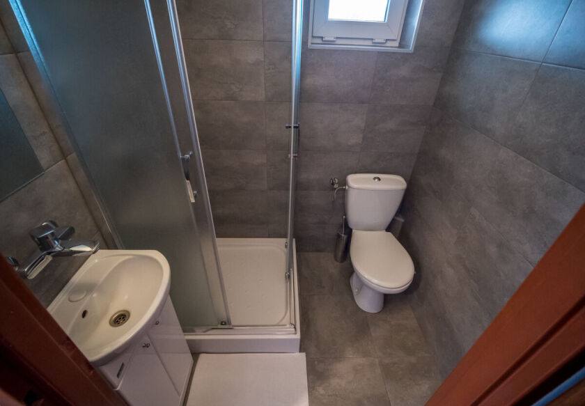 łazienka pok&oacute;j nr 1