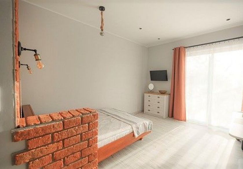 2 os.Pok&oacute;j z  łazienką i tarasem nr. 6