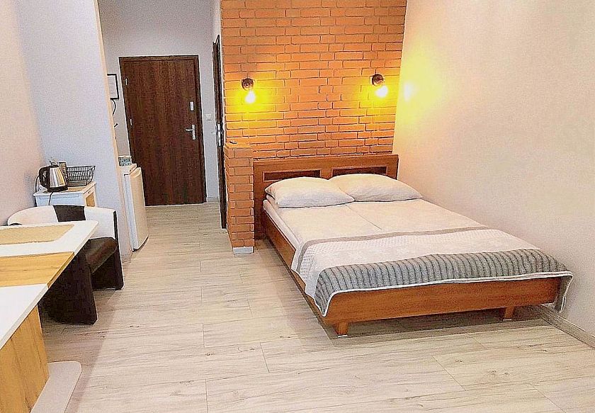 2 os.Pok&oacute;j z  łazienką i tarasem nr. 6