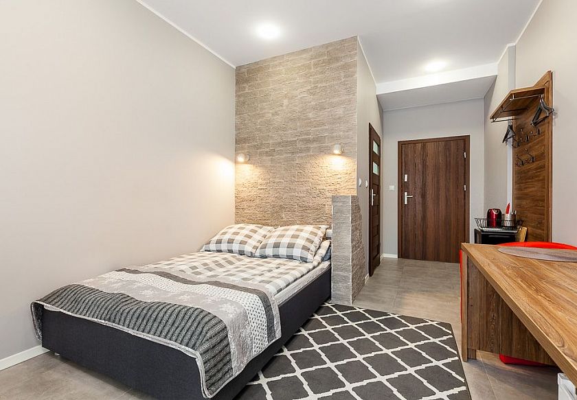 2 os.Pok&oacute;j z  łazienką i tarasem nr. 4