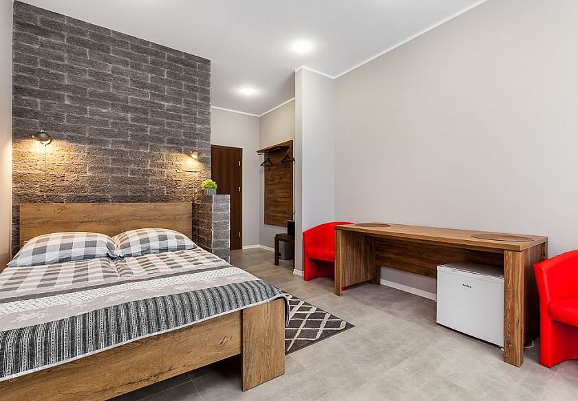 2 os.Pok&oacute;j z  łazienką i tarasem nr. 5