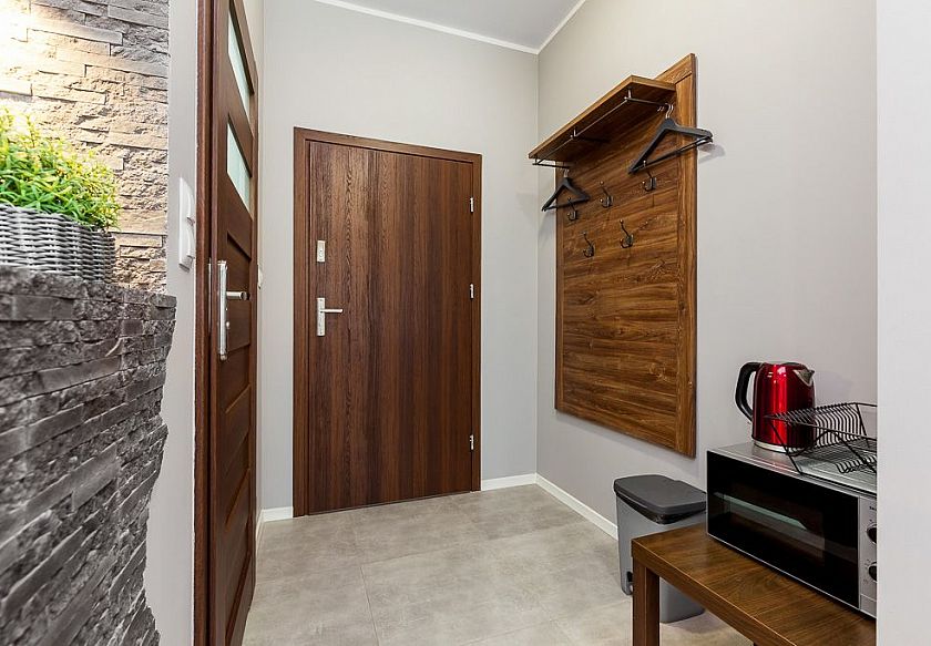 2 os.Pok&oacute;j z  łazienką i tarasem nr. 5