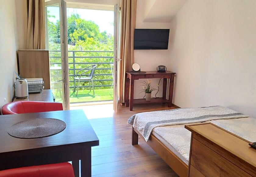 Pok&oacute;j z łazienką i balkonem nr.9