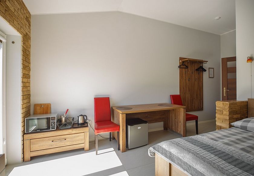 Pok&oacute;j z łazienką i balkonem nr.7