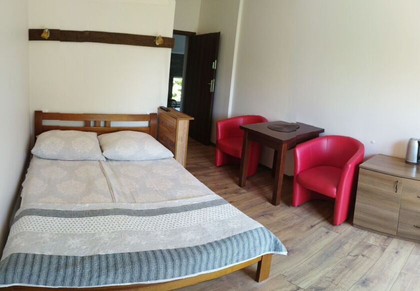 Pok&oacute;j z łazienką i balkonem nr.9