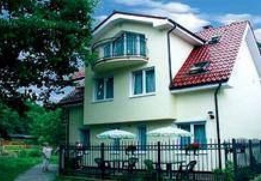 WILLA I DOMKI POD DĘBAMI 1